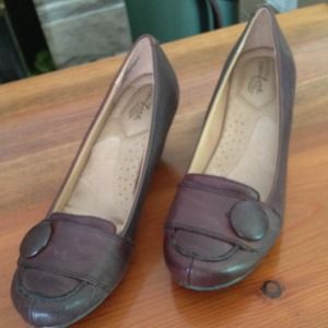 Size 8 strickly comfort 1 1/2 pumps