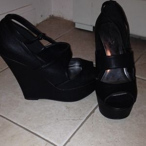 📦SOLD📦❗️❗️❗️Black platforms