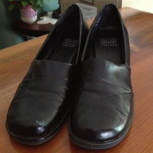 Black leather slip on 1 1/2 in heal. Sz 8