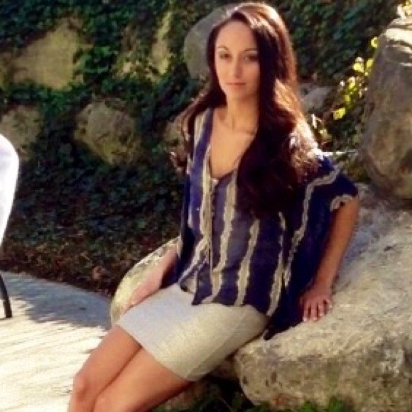 Blue butterfly shirt with lace up middle - Picture 2 of 2