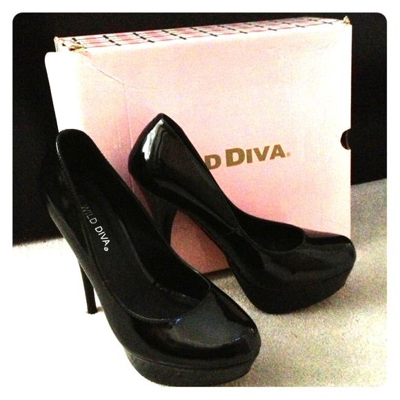 Shiny Glossy Patent Black Wild Diva Pumps