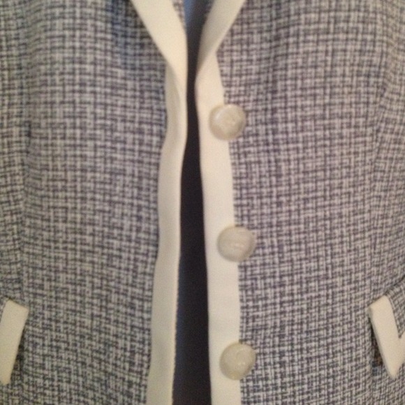 🎀host pick🎀 10/7/13  grey /white jacket - Picture 3 of 4