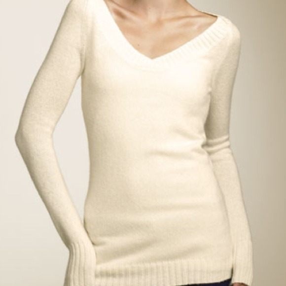 Tildon V-Neck Sweater - White