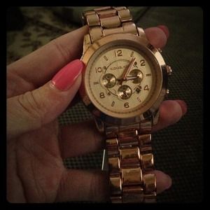 Sold on thread flip! Michael Kors rose gold watch