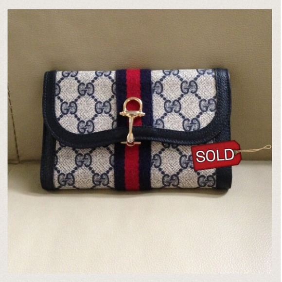 🔴SOLD🔴 Authentic Gucci Web Wallet
