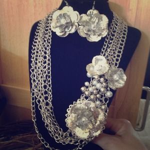 Stunning Multi-Chain Flower Necklace and Earrings