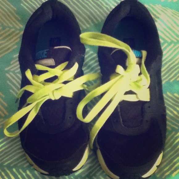 Nike tennis shoes