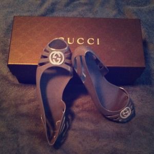 AUTHENTIC GREY GUCCI JELLY FLATS