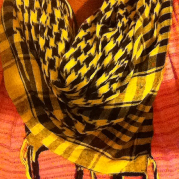 Black and yellow square plaid scarf