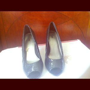 Black heels size 6