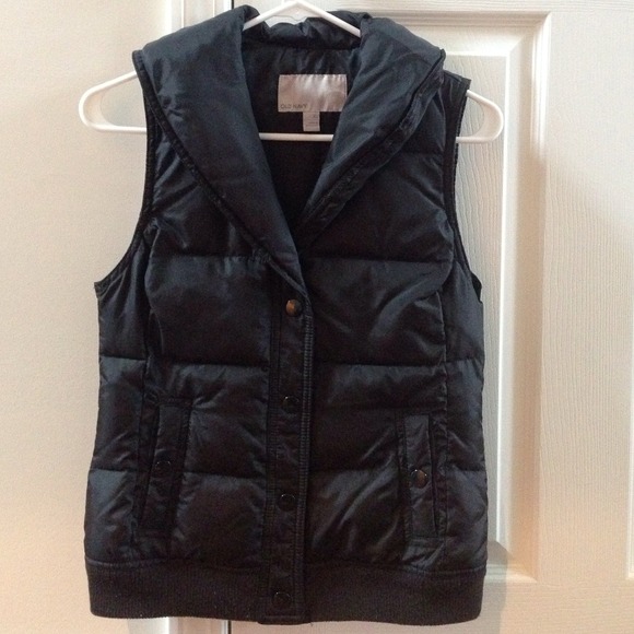 Black puff vest