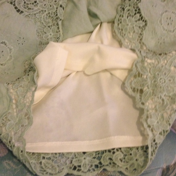 Maurice's light green lace skirt. - Picture 3 of 4