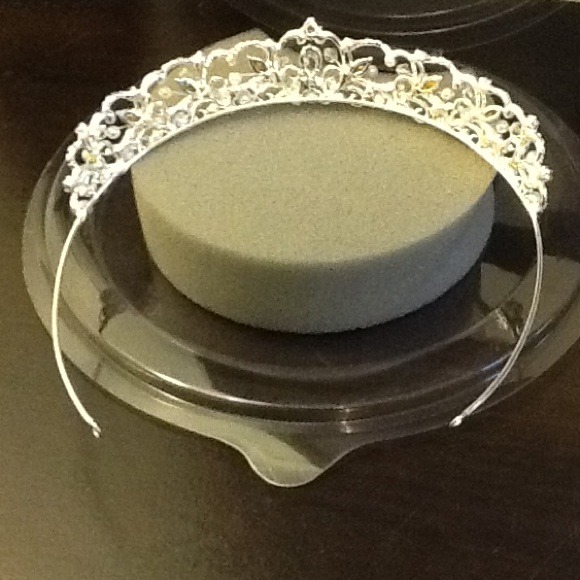 Tiara main image 4