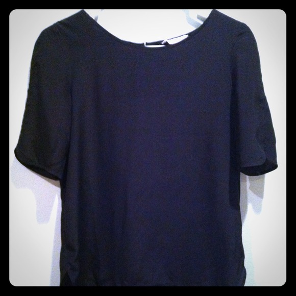 100% silk black top-- perfect basic!