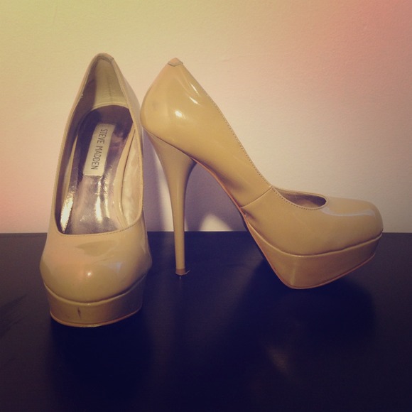 REDUCED ***** Steve Madden Nude Pumps