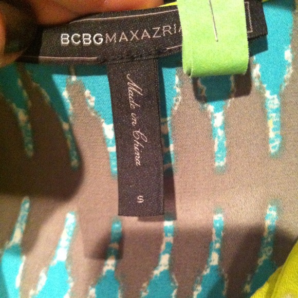 Fun printed top from BCBG - Picture 4 of 4