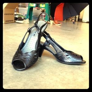 👒 American Eagle vintage sandals