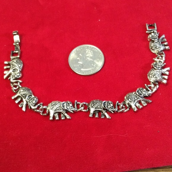 Jewelry - ALABAMA FANS Elephant Bracelet.   Silver tone.