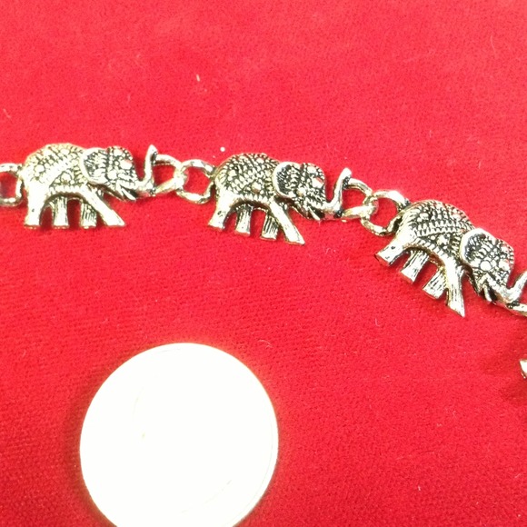 ALABAMA FANS Elephant Bracelet. Silver tone. - Picture 3 of 4