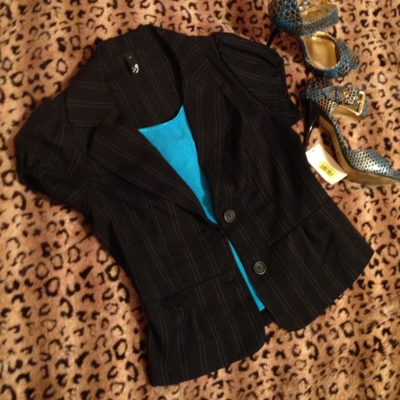 🚨SALE🚨NWT Blk/white pin stripe Jacket - Picture 1 of 4