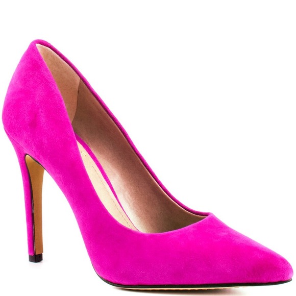 💢SOLD💢Vince Camuto Suede Pink heels