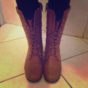 BROWN COMBAT BOOTS