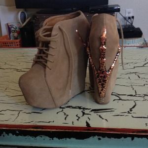 holdforamber JC limited edition Damsel claw wedge