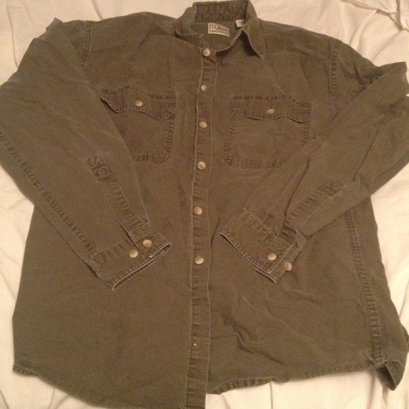 🚫SOLD IN BUNDLE🚫 LL Bean men's shirt