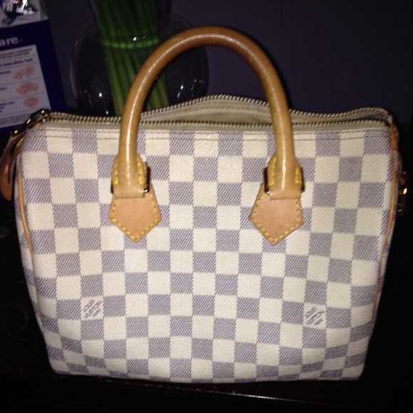 ✅Sold....Authentic LV Speedy 25