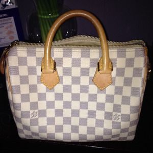 ✅Sold....Authentic LV Speedy 25