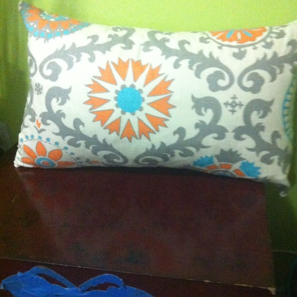 Throw pillow.