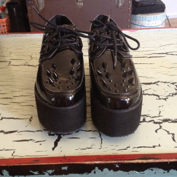 SOLD😊 YRU Kreeper black studded platform creeper