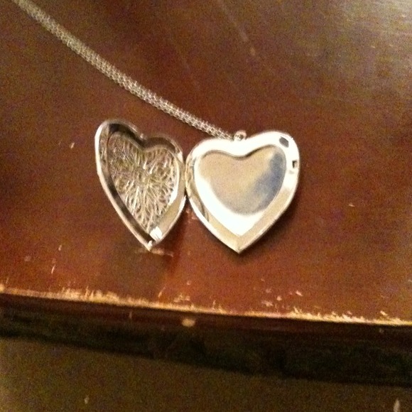 Locket neckless - Picture 2 of 3