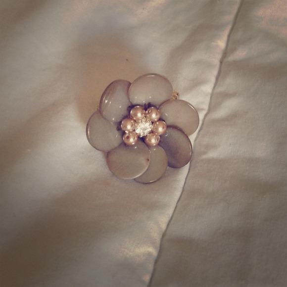 Grey bead and diamond flower ring