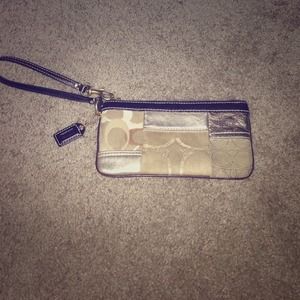 🚫Sold🚫🌟reduced🌟Authentic coach wristlet.