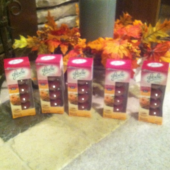 5 BRAND-NEW GLAD SCENTED OIL CANDLES