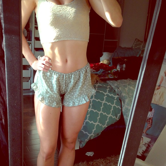 SOLD💗Super cute light green daisy Vodi shorts