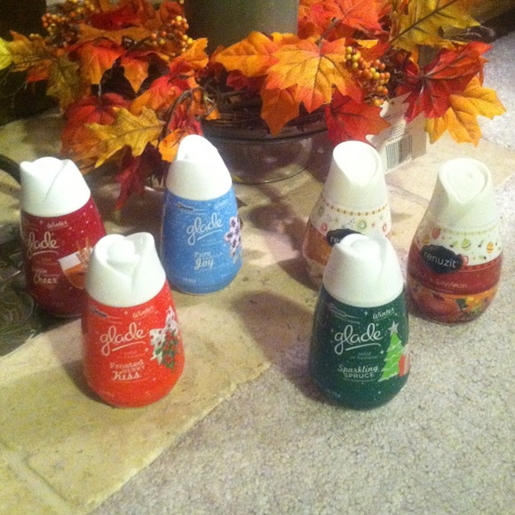 4 BRAND NEW GLAD AND 2 RENUZIT SOLID AIR FRESHNER