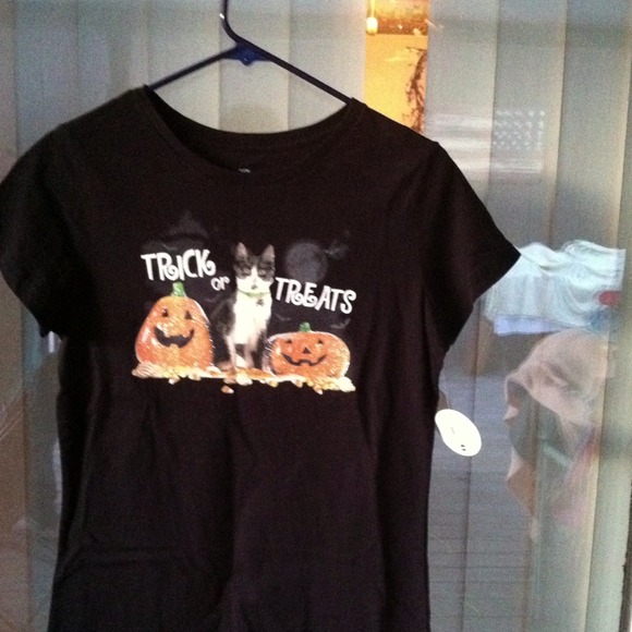 Halloween shirt Never before worn with tags - Picture 1 of 4