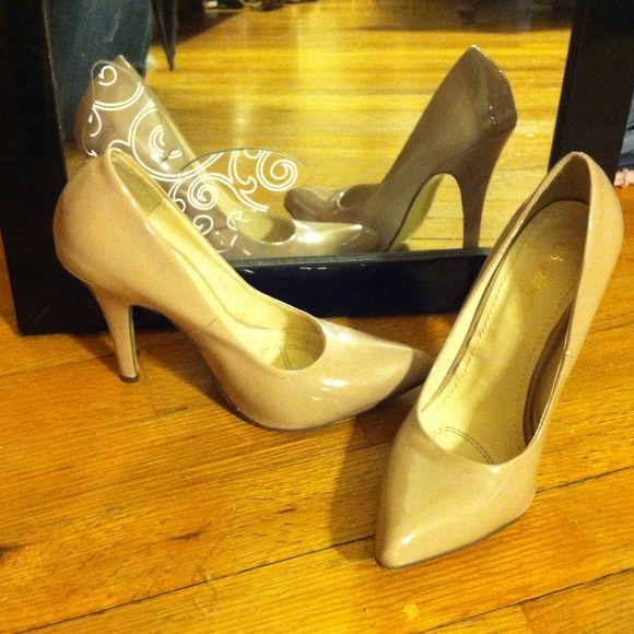 Segolene beige heels