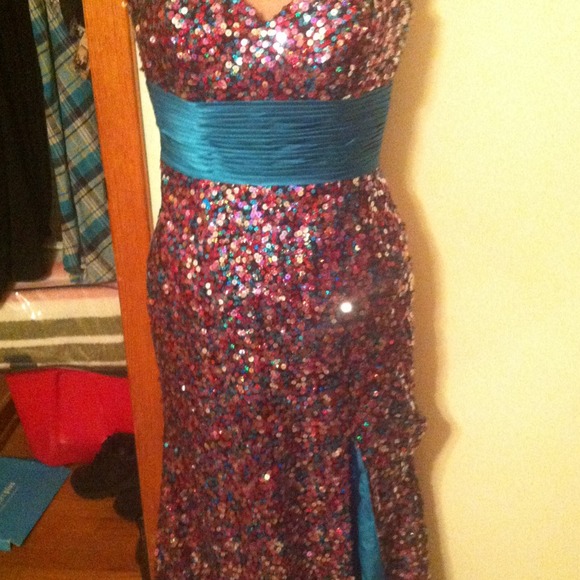 Beautiful sequins dress - Picture 3 of 4