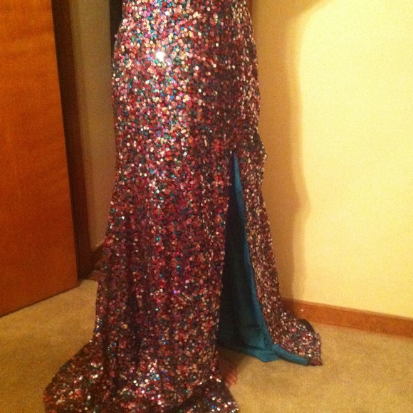 Beautiful sequins dress - Picture 4 of 4