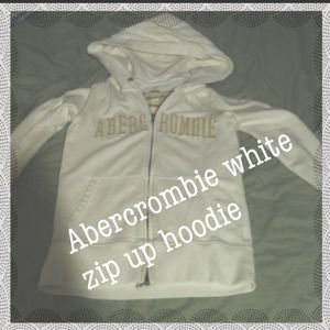 🔵White zip up jacket