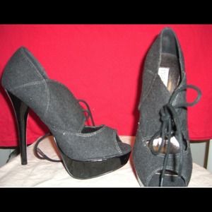 Steve Madden "VIRRGO" Grey Flannel High Platform