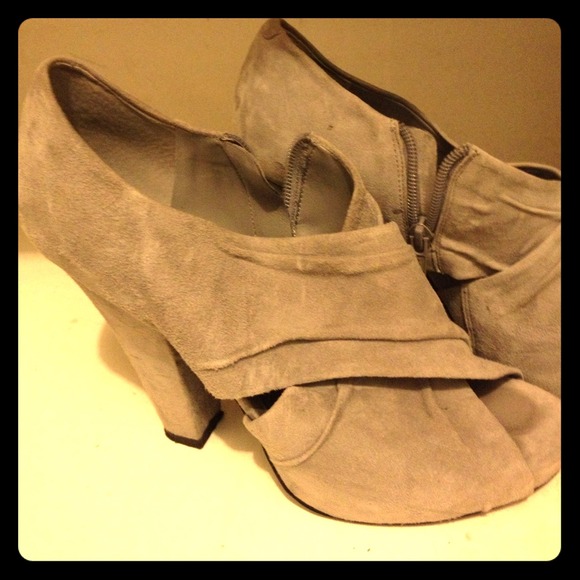 Bcbg heels