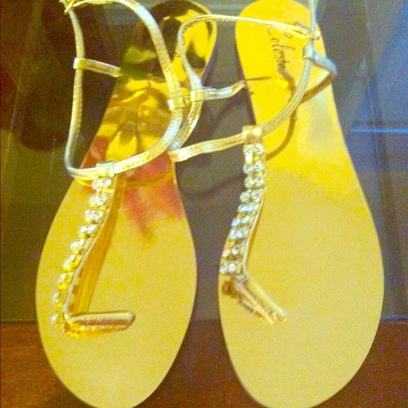 Gold sandals ! - Picture 1 of 3