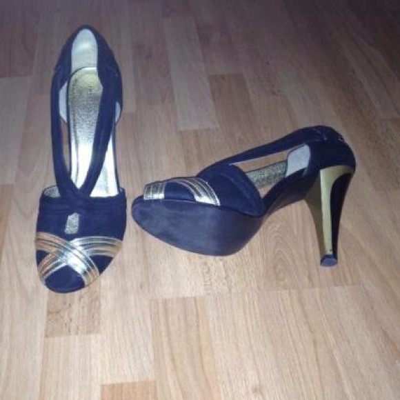 Vintage style gold and black heels. - Picture 2 of 2