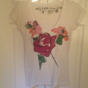 V-neck t-shirt