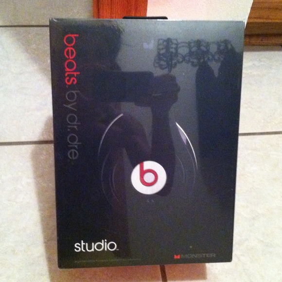 Monster Beats by Dr Dre STUDIO style.Never opened