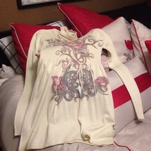 Turtleneck sweater-long with design down center